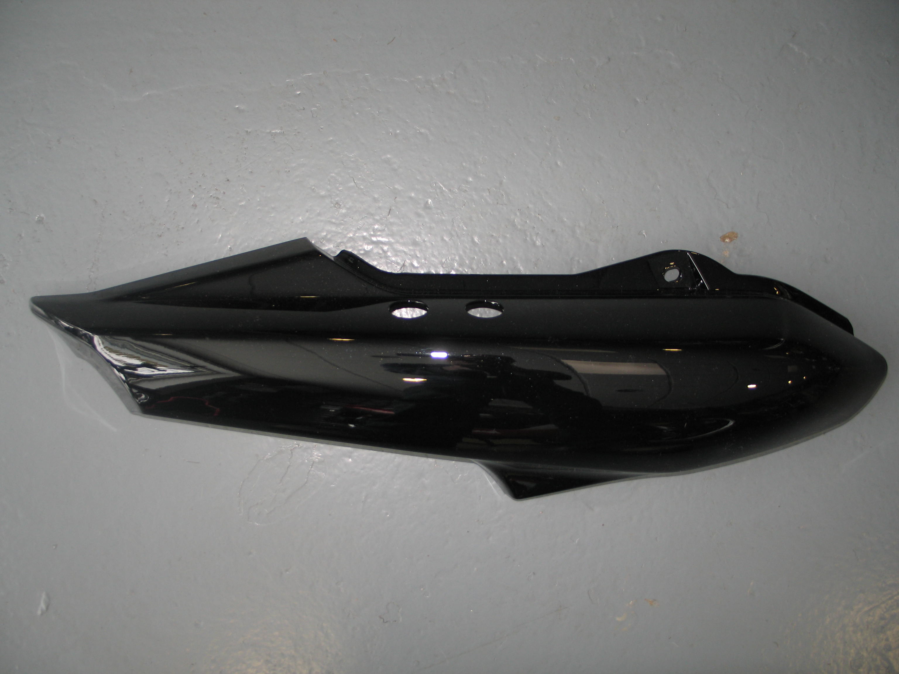 Yamaha FZS600 1998-2003 rear R/H TAIL cover (BLACK)